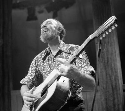 Folk Singer Pete Seeger With Children TV Show 1970 Historic Old Photo 7