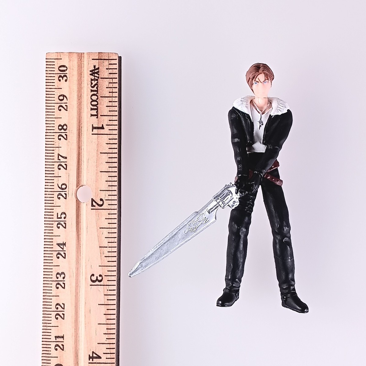 ファイナルファンタジーVIIISquall Leon Heart&Bahamut Final Fantasy VIII FF8 Leonhart & Bahamut Figure Cold Cast