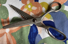 VINTAGE KLEENCUT  PINKING SHEARS -  SEWING  SCISSORS Made in USA