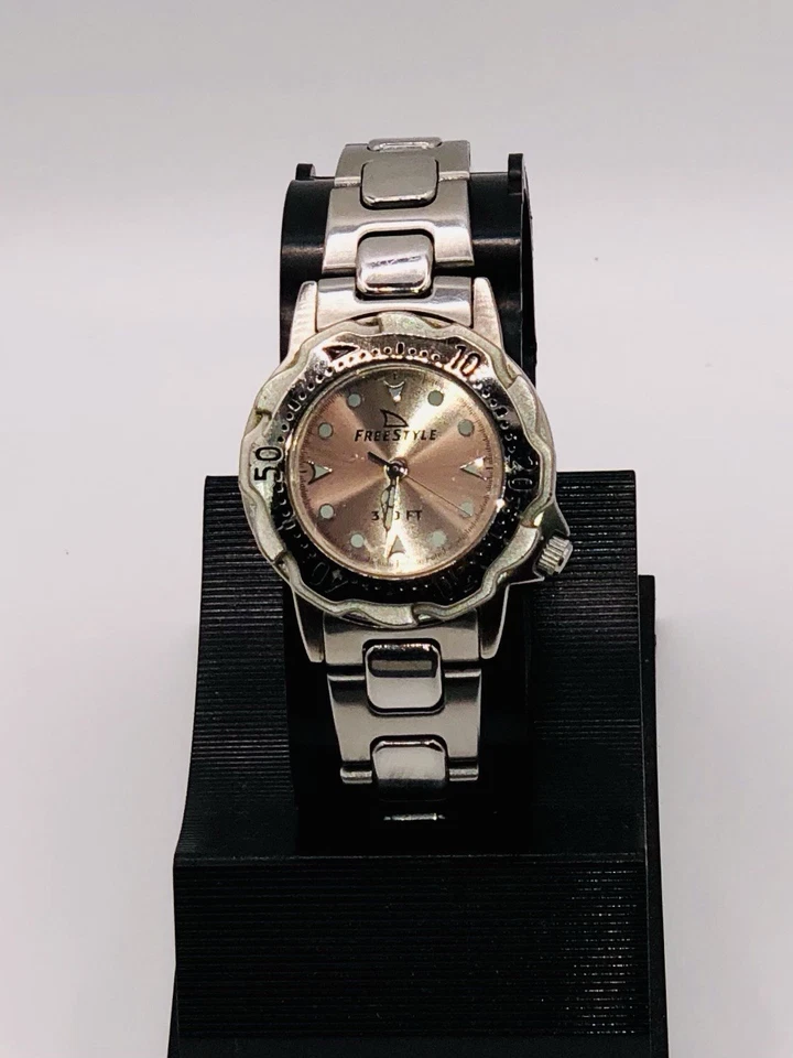 Reloj analógico Freestyle para mujer ~ esfera champán/330 pies WR ~ bisel giratorio ~ nuevo 🔋✅ Foto 2 de 4