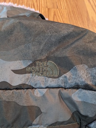 The North Face Girls Camo Reversible Mossbud Swirl Jacket purple soft fur S 7/8 - Picture 4 of 9