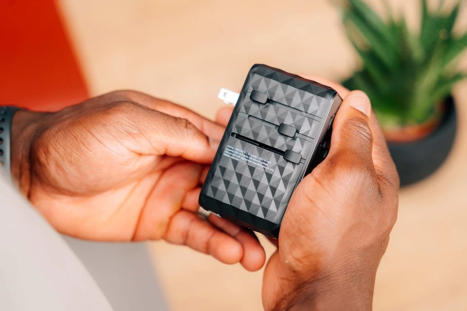 UTA-10 GaN III Universal Travel Adapter 3 USB-A/3 USB-C 32125 - Image 2 of 4