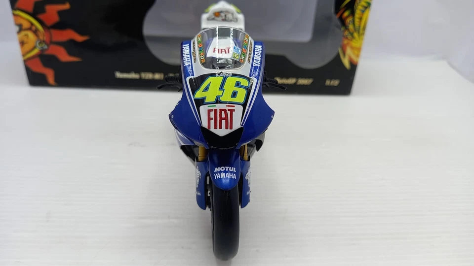Minichamps MIN122073046 Yamaha YZR-M1 V. Rossi 2007 1/12 - Imagen 4 de 4