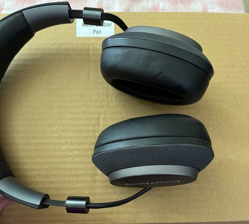 Bowers & Wilkins PX Noise Cancelling Wireless Headphones - Tested/Working - Image 4 of 4