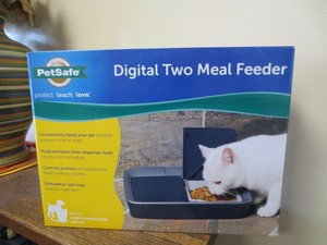 digital two meal feeder
