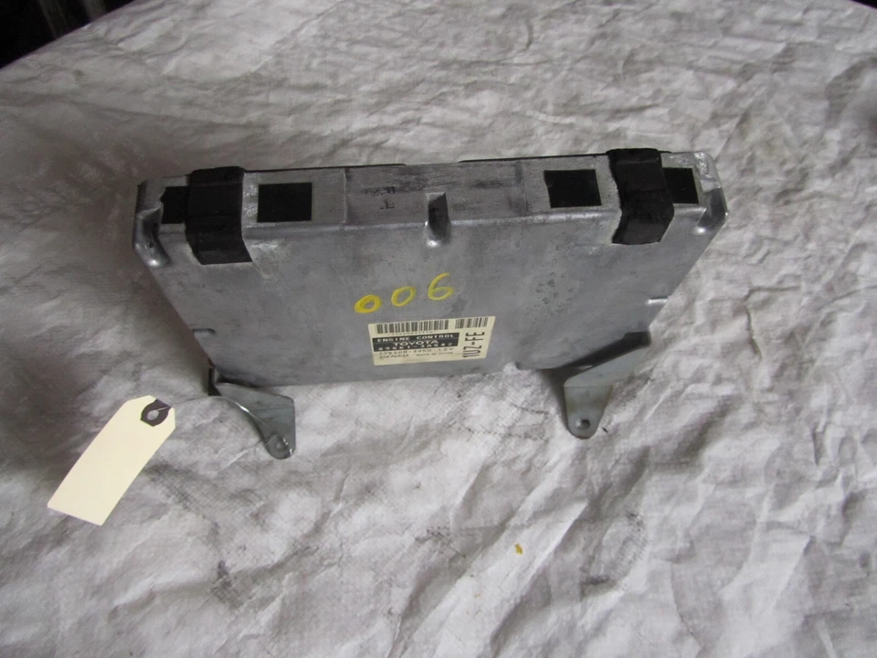 Motor Motor ECM Módulo de Control Electrónico PCM Computadora 1999 LEXUS GS400 Foto 3 de 4