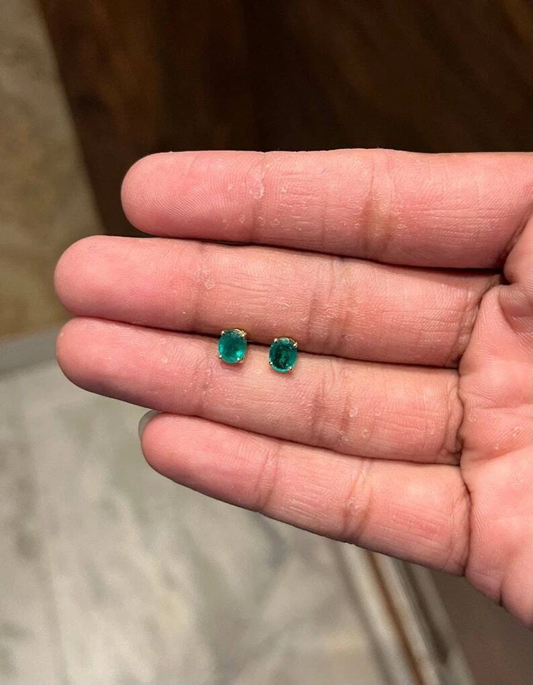 14k Gelbgold Natürlicher Smaragd Und Diamanten Solitaire Dainty Ohrstecker j44 - Bild 4 von 4