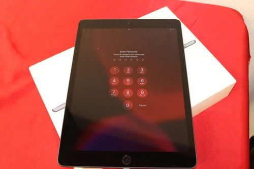 Apple iPad 7th Gen. 32GB, Wi-Fi, 10.2 in Model A2197 FOR PARTS ONLY READ!!!!!