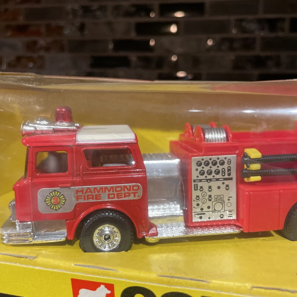 CORGI TOYS MADE IN GR. BRITAIN #2029 MACK FIRE TRUCK Hammond Fire Department - Image 3 of 4