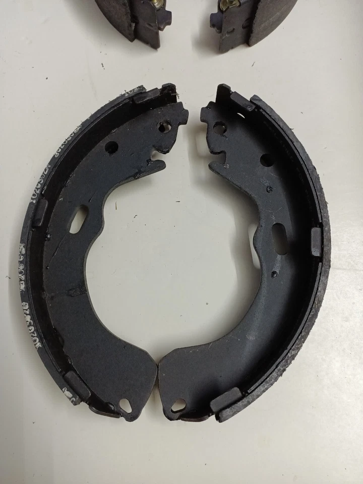 Juego de zapatas de freno traseras BR-11441A Motorcraft de 2 ruedas nuevo para Ford Escape Mazda Foto 2 de 4