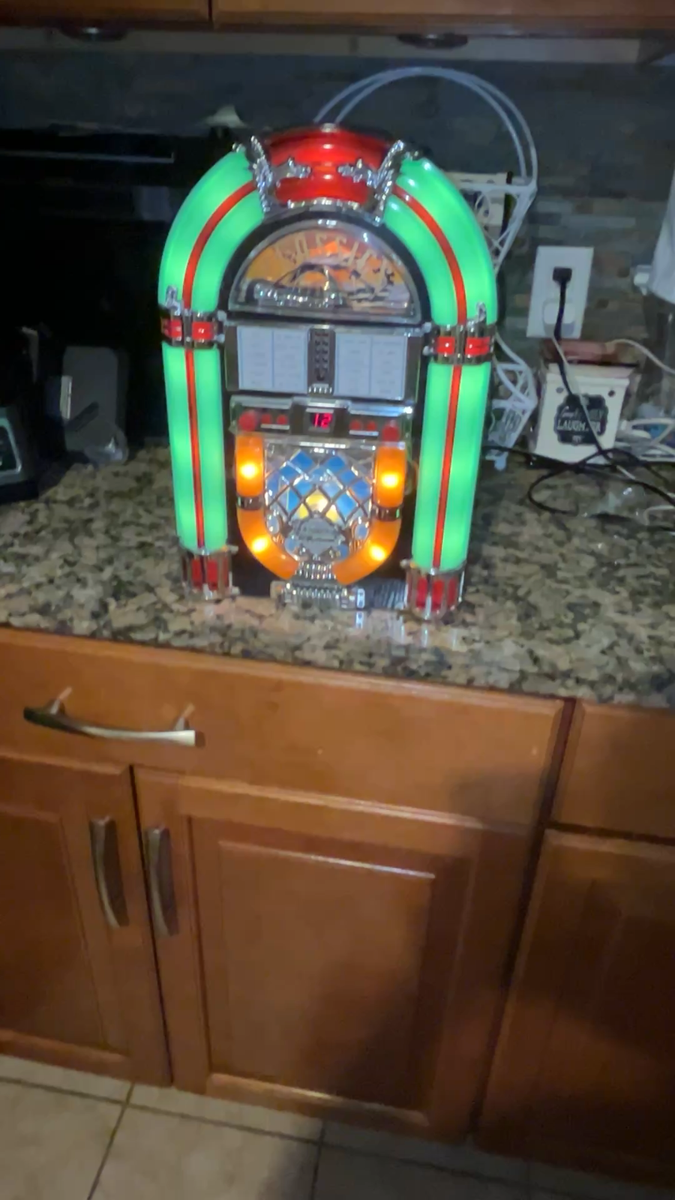Vintage jukebox Cd Player Radio nostalgia classics Light Up Am/ Fm