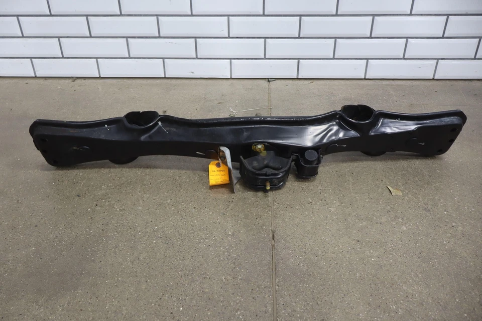 1985-1987 Honda Prelude (Carbureted Engine) Front Undercarriage Crossmember Foto 3 de 4