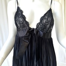 Victoria's Secret Black Lace Pleated Babydoll Chemise Satin Bow Lingerie Medium