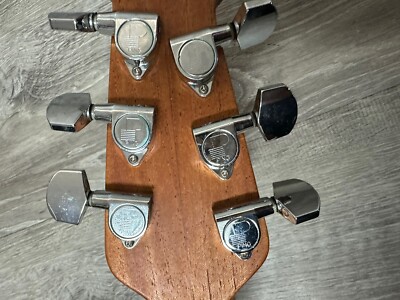 Ovation 1711 Acoustic Electric Guitar Standard Balladeer (SM