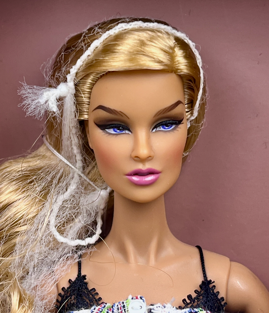 Integrity Toys Fashion Royalty French Kiss Vanessa Perrin