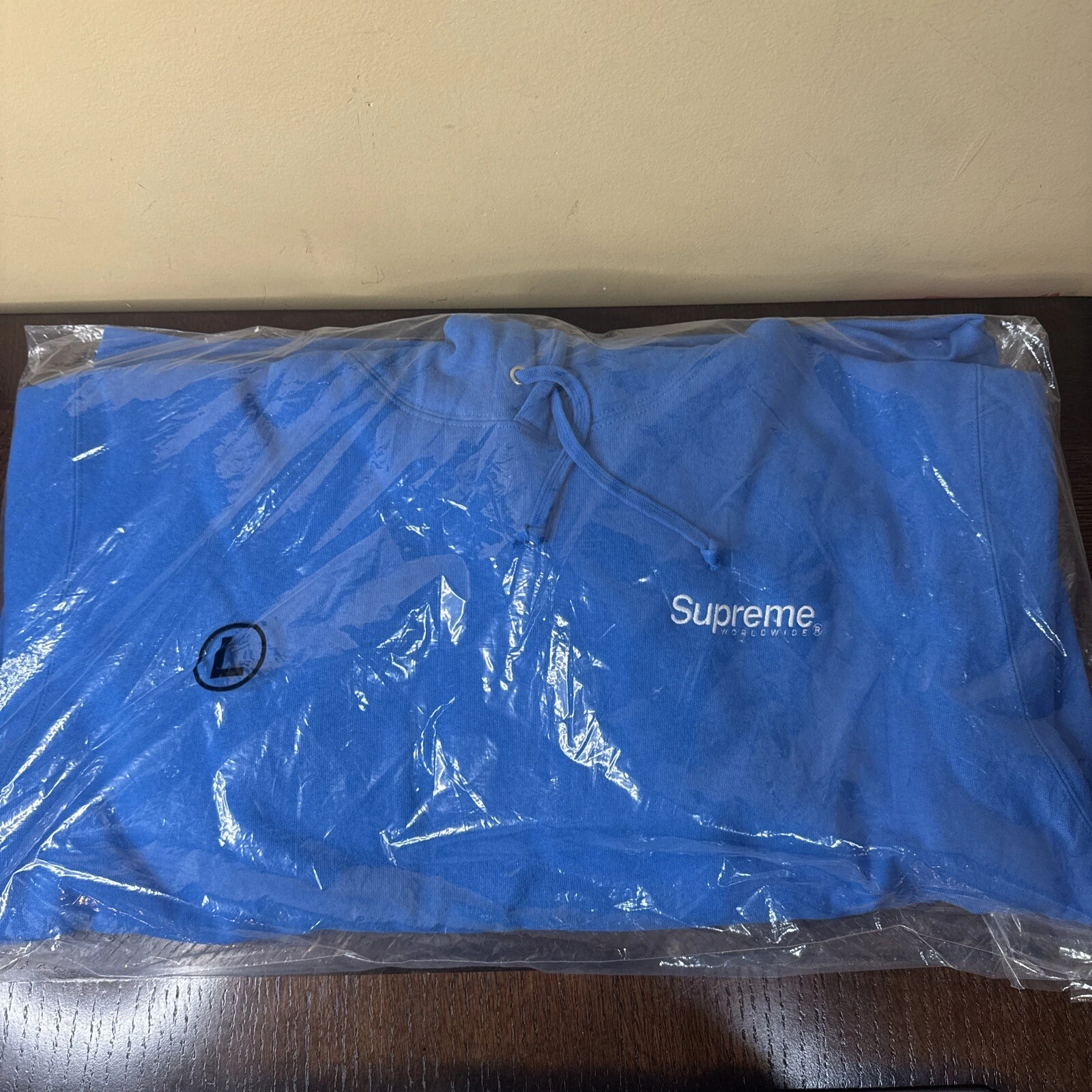 Sweat à capuche bleu Supreme Worldwide neuf taille L