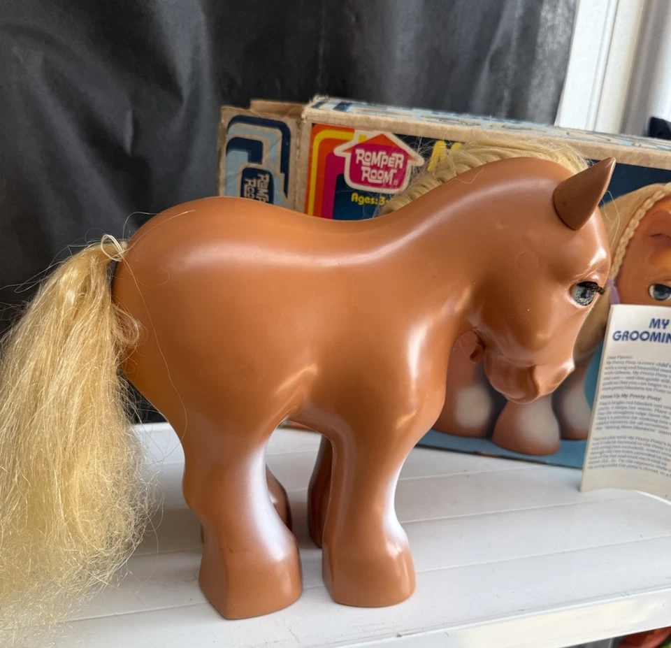 Vintage MY PRETTY PONY Horse with Box My Little Pony Hasbro 1981 w/ accessories - Image 4 of 4