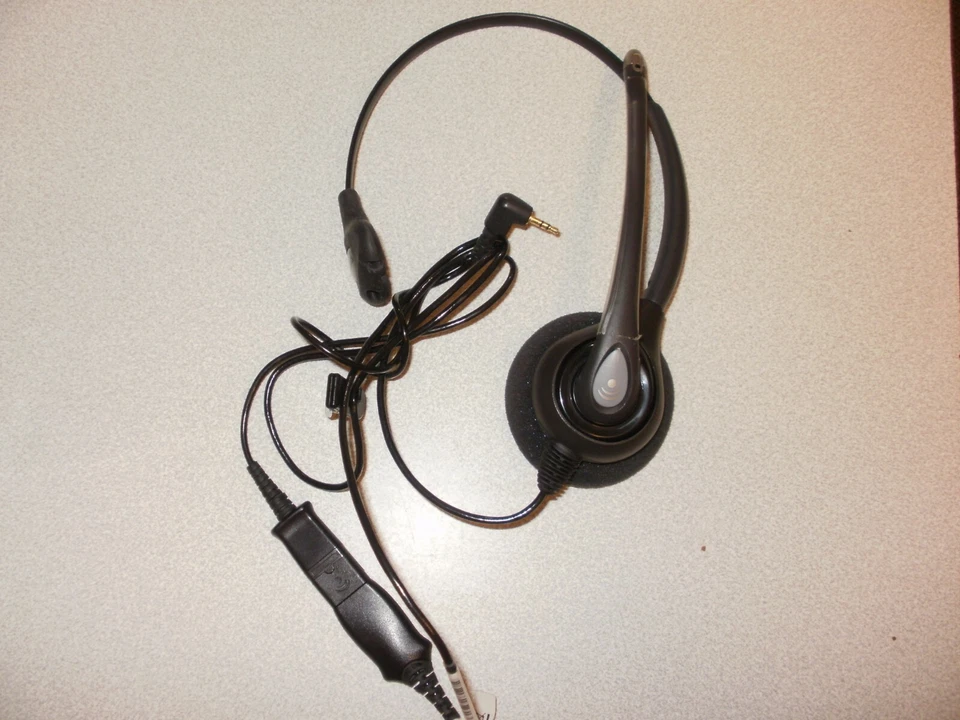 Plantronics GO4781 2.5mm Noise-Canceling Headset - Image 2 of 2