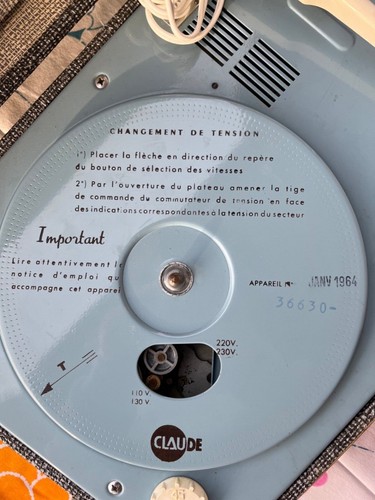 tourne disque vintage de la marque Claude, année 1964 - Photo 2/4