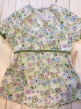 SB Scrub Top S Light Green W/ Geometrical Shape Design Euc BxE