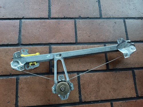 Original BMW E30 Limousine Touring Fensterheber hinten rechts manuell 1935636