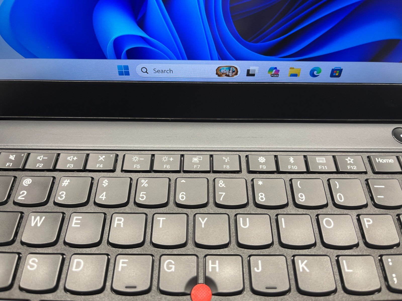 Lenovo ThinkPad T480s, 14-Inch Laptop, with Intel Core i7-8650U, 256 GB SSD (Solid State Drive), Windows 11 Pro