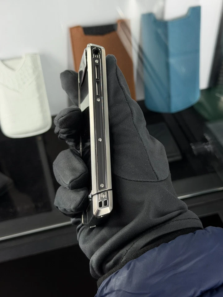 Vertu Ti Titanium Black Leather 3G - 64 GB - Black (Unlocked) - Image 4 of 4