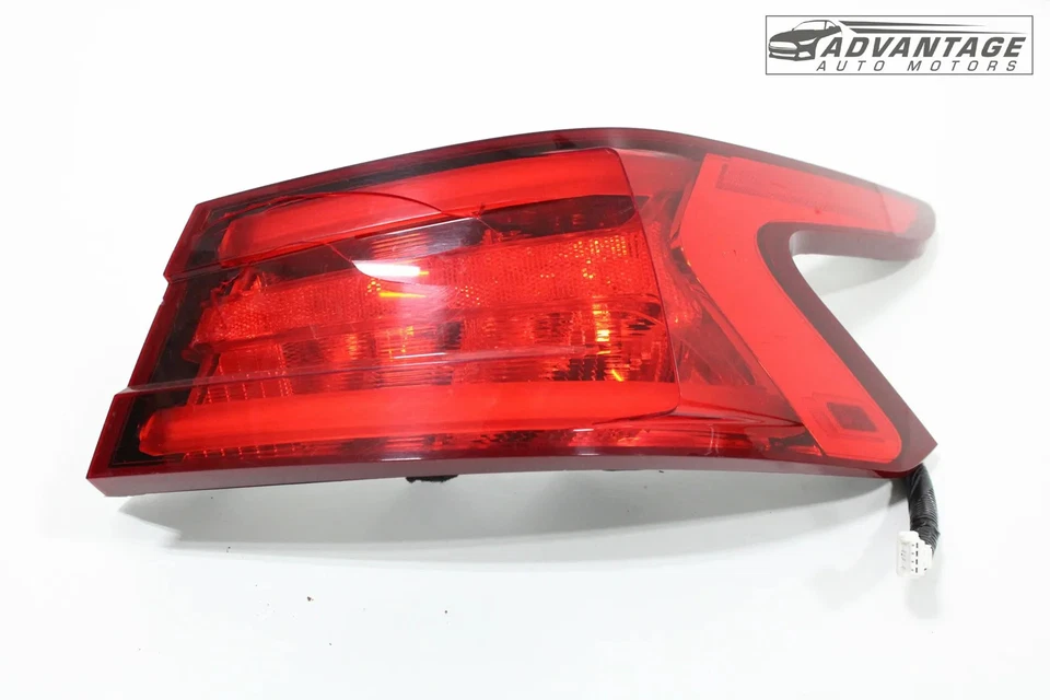 Nissan Máxima 2016-2018 cuarto trasero derecho exterior luz trasera OEM Foto 3 de 4