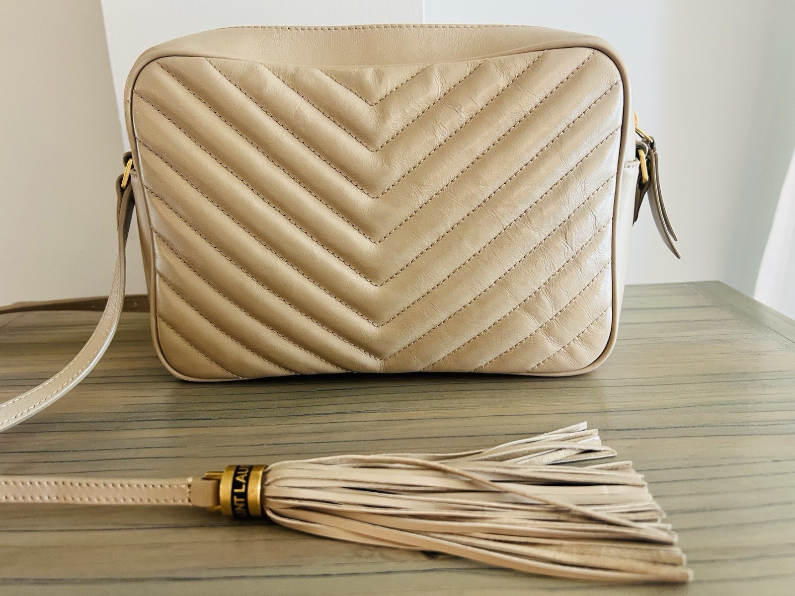 Borsa media per fotocamera Yves Saint Laurent Lou in pelle trapuntata