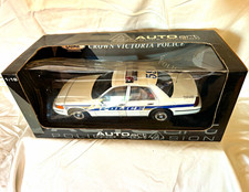AUTOart 1:18 2000 Ford Crown Victoria Police Division White Blue Diecast Box