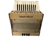Vintage Klavierakkordeon der Marke Sibylla - A/D-Stimmung - funktioniert, mus...