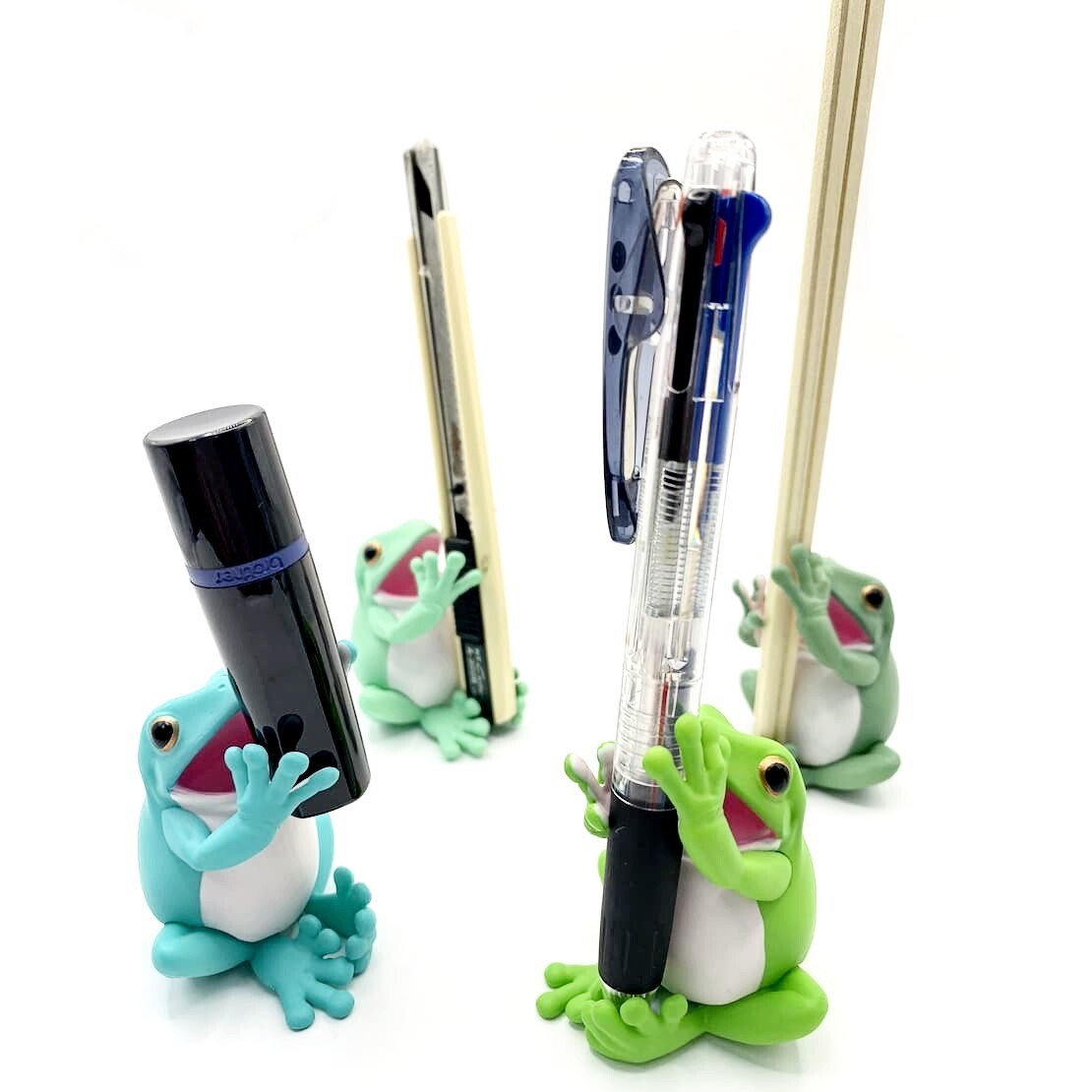 Random Australian Green Tree Frog Pen Holder Stand Desk Toy Figure