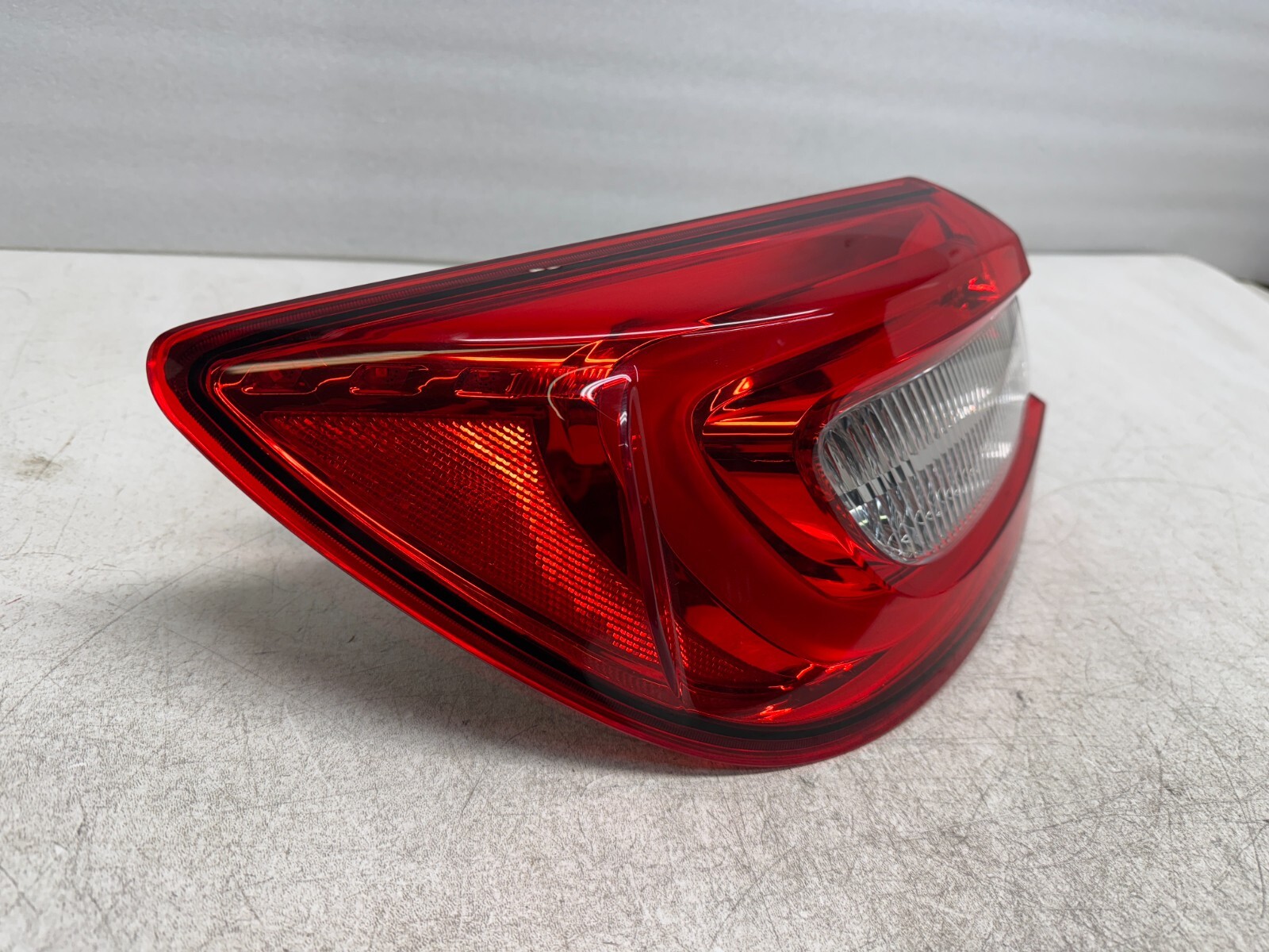 P50185 2014-2020 Maserati Quattroporte Tail Light Driver Side Quarter Mount OEM