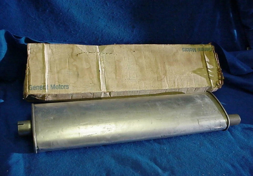 NOS NEW 63-64 CHEVY DUAL EXHAUST MUFFLER RH 3830468 327 SS SUPER  