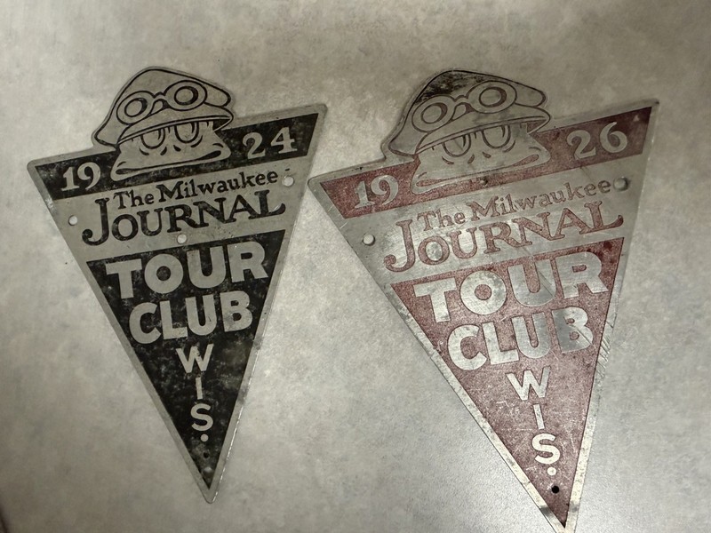 2 Milwaukee Journal Tour Club Grill Badges 1924 and 1926
