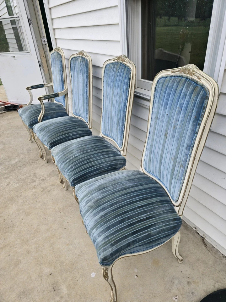 Juego de 4 sillas de comedor provinciales francesas vintage de terciopelo a rayas azules de mediados de siglo Foto 3 de 4