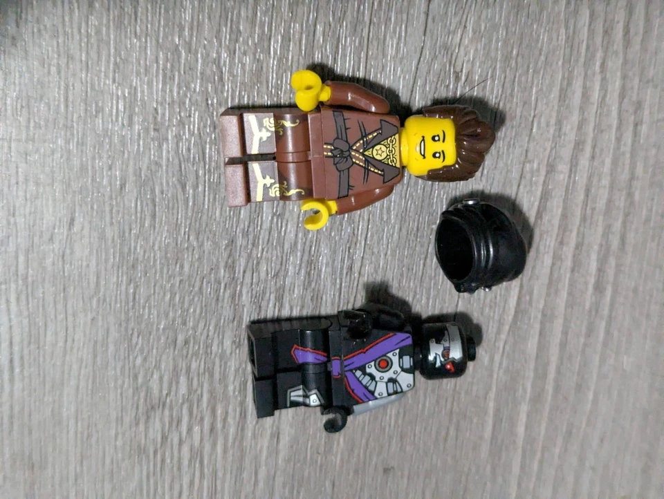Лот минифигурок LEGO Ninjago: Toys R Us Dareth Brown Ninja vs Nindroid 5002144 - Изображение 3 из 3