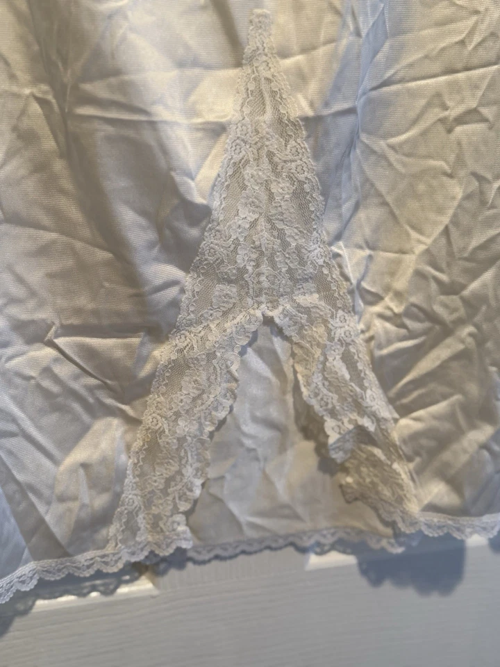 Vintage 1960s JCPenney Ivory Lace Slit Skirt Antron Nylon Slip 18/20 Style 16345 - Image 3 of 4
