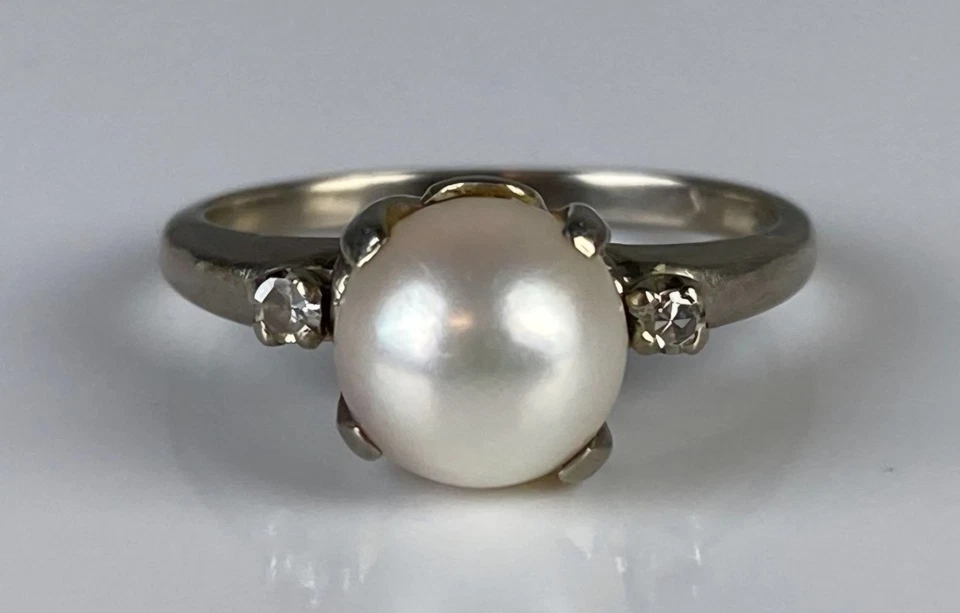 10K White Gold Peal and Diamond Ring Total weight 2.3g, Size 4 - Image 2 of 4