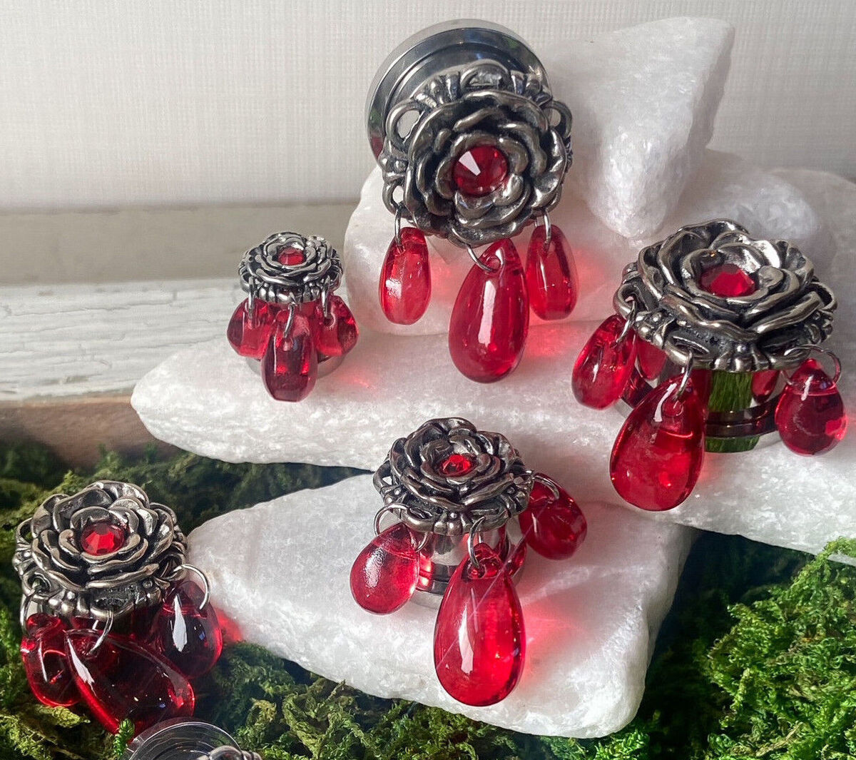 316L Surgical Steel Flower White CZ Gem Screw On Ear Tunnels 316L Surgical Steel Flower White CZ Gem Screw On Ear Tunnels