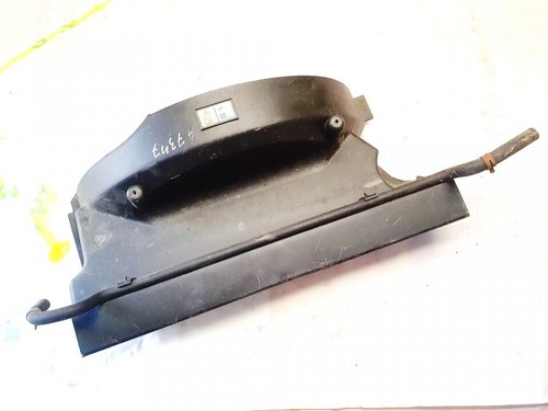 Radiator cooling fan shroud