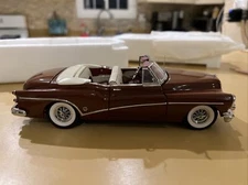 Danbury Mint 1953 Buick Skylark Convertible 1:24 W/COA/paper!!! Diecast RED car.