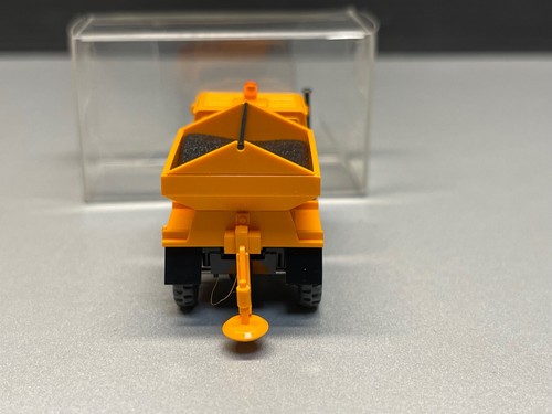 Mercedes Unimog 1300 Winterdienst Streuer Kommunal orange Wiking H0 1:87 - Picture 5 of 11
