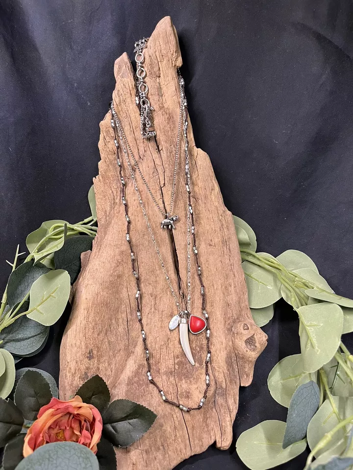 Collar 3 en 1 Largo Lucky Brand 3 Cadenas Capas con Dije de Elefante, Coral y MOP Foto 3 de 4