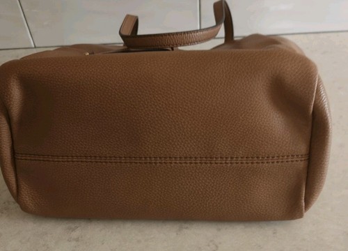 Bolso de Hombro Grande 10" Cuero Tostado Guijarro Herrajes Dorados Liz Claiborne Nuevo - Imagen 7 de 14