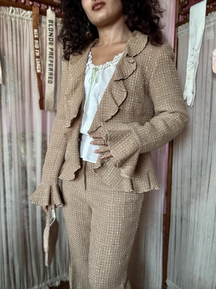 Traje Pantalón Tejido 00s Trina Turk Mezcla Lana Tono Camel Volantes, Talla 6 o S/M Foto 4 de 4