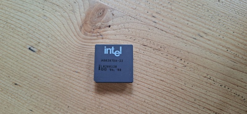 Intel A80387DX-33 80387 Intel logo vintage 387 FPU GOLD