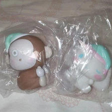 Sanrio Gacha Gacha O nemu! Mascot Light Monkey & Cinnamoroll MIB