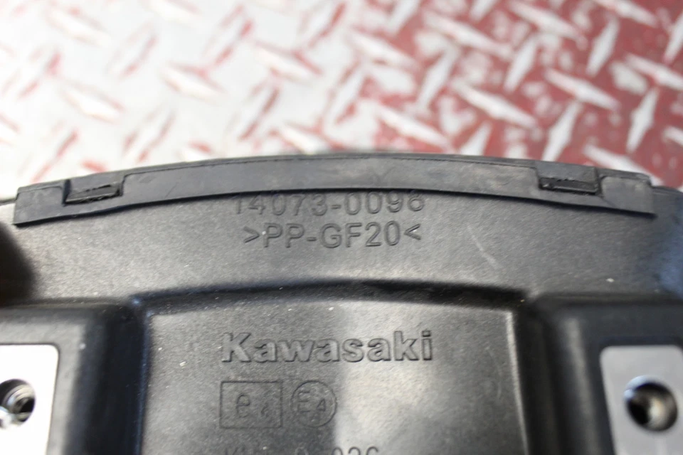 Kawasaki Ninja ZX14R ZX 14R 2016 OEM RAM CENTRAL aire con parrilla FC1 Foto 3 de 4