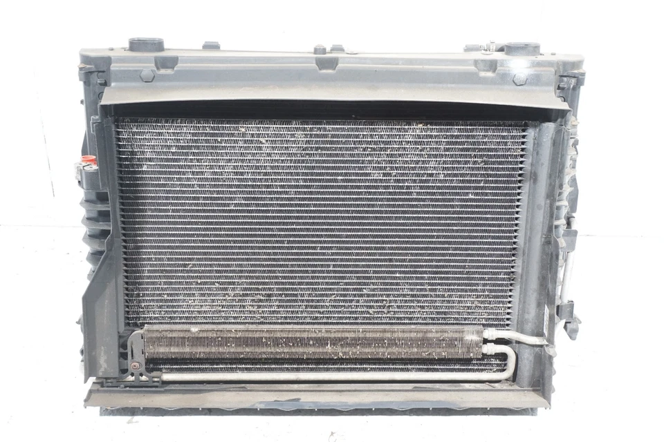 08 09 10 BMW 528Xi E60 ENGINE MOTOR RADIATOR COOLING FAN ASSEMBLY  OEM - Image 2 of 4